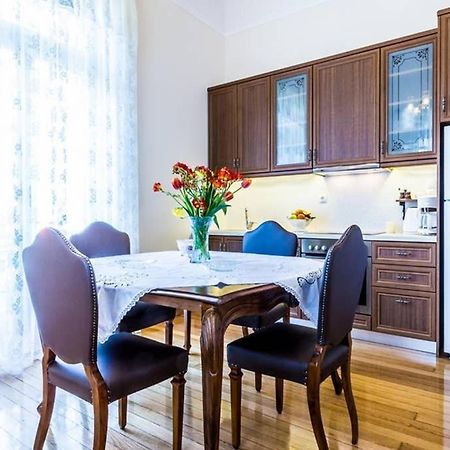 Neoclassical Apartment With 3 Bedrooms In Pireus Exteriér fotografie
