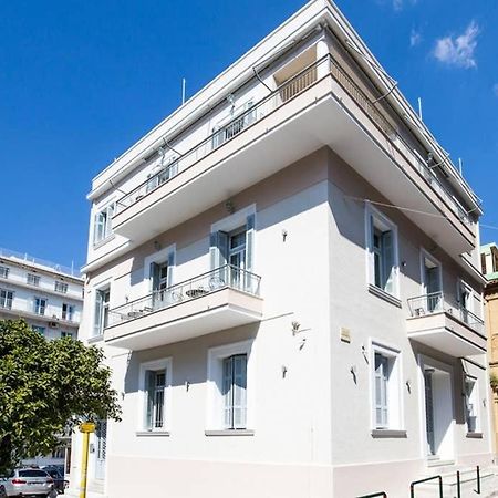 Neoclassical Apartment With 3 Bedrooms In Pireus Exteriér fotografie