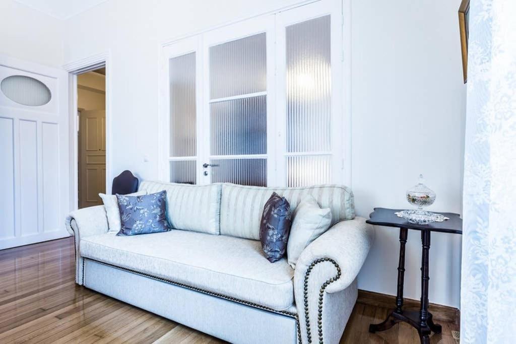 Neoclassical Apartment With 3 Bedrooms In Pireus Exteriér fotografie