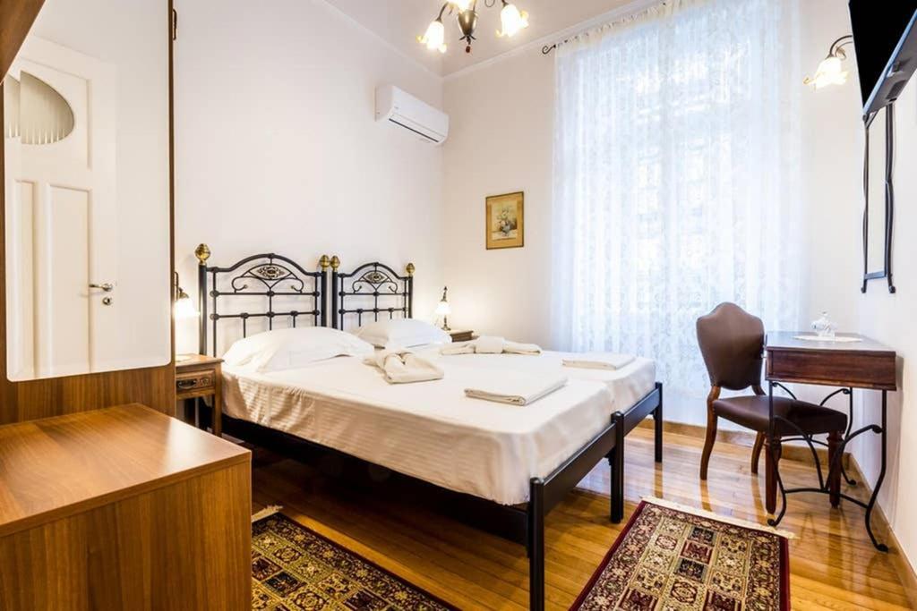 Neoclassical Apartment With 3 Bedrooms In Pireus Exteriér fotografie