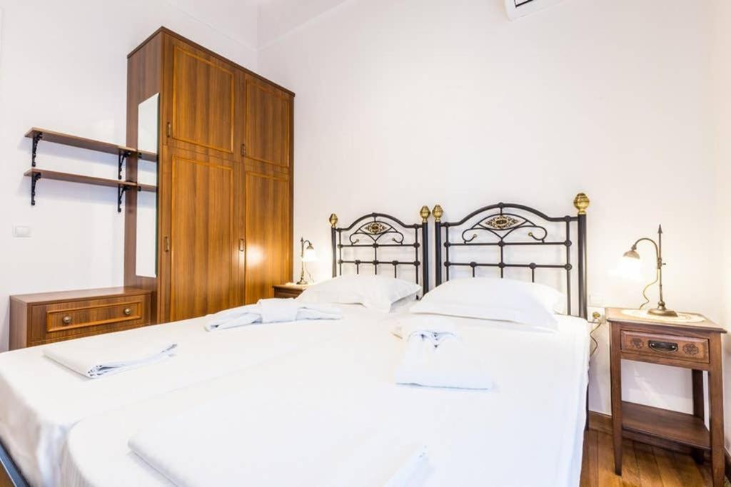 Neoclassical Apartment With 3 Bedrooms In Pireus Exteriér fotografie