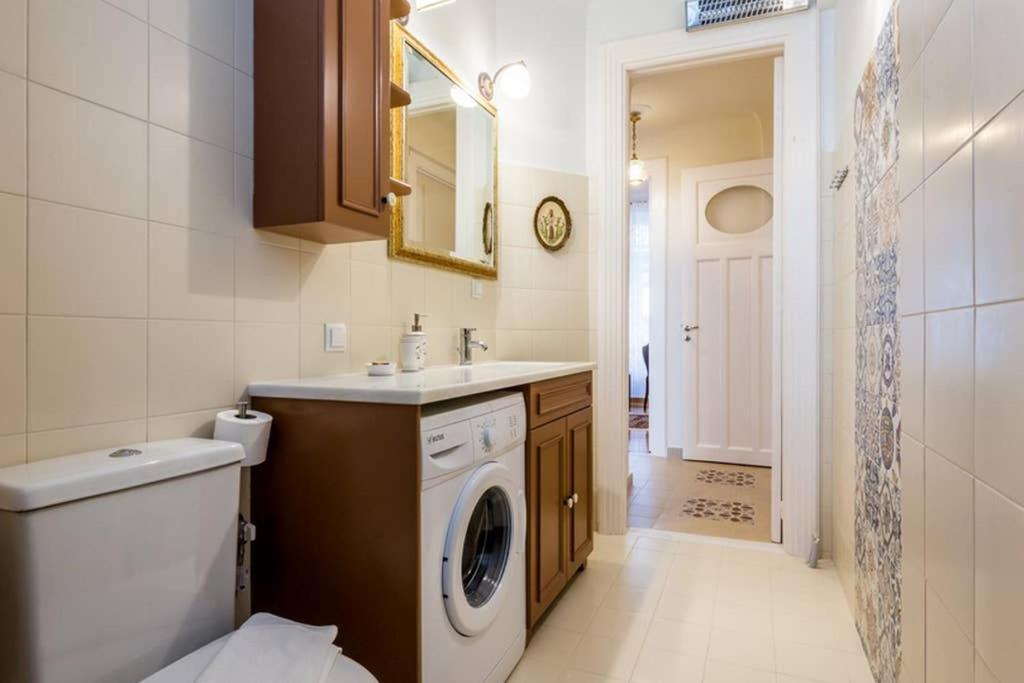 Neoclassical Apartment With 3 Bedrooms In Pireus Exteriér fotografie