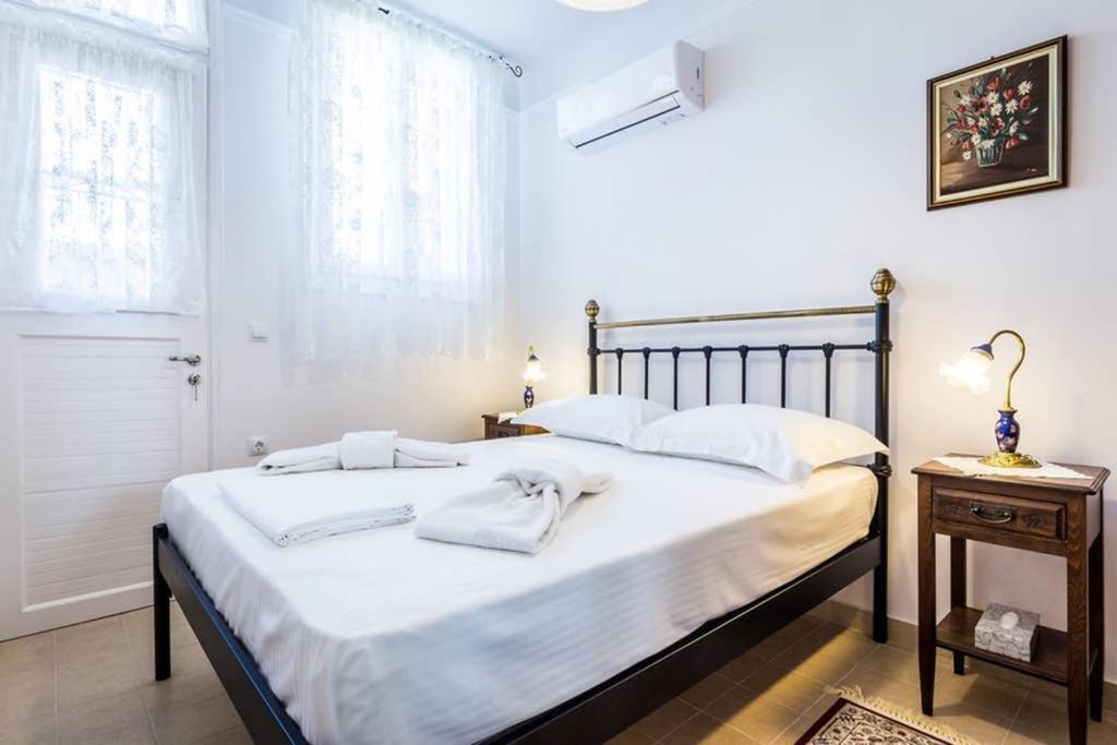 Neoclassical Apartment With 3 Bedrooms In Pireus Exteriér fotografie
