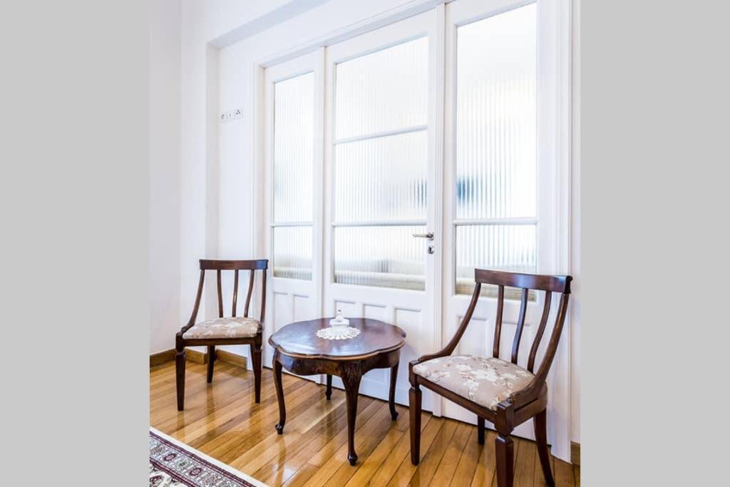 Neoclassical Apartment With 3 Bedrooms In Pireus Exteriér fotografie