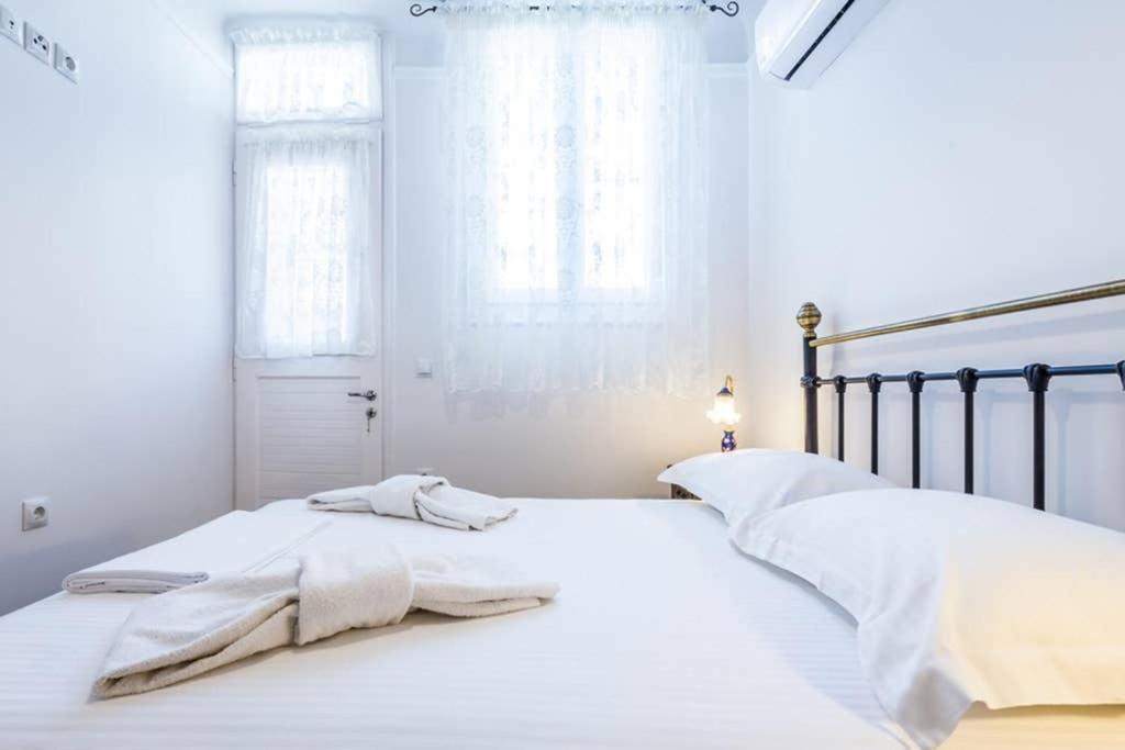 Neoclassical Apartment With 3 Bedrooms In Pireus Exteriér fotografie