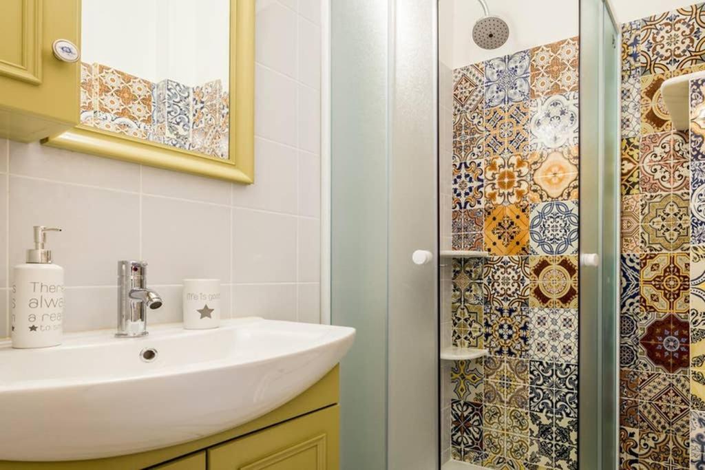 Neoclassical Apartment With 3 Bedrooms In Pireus Exteriér fotografie