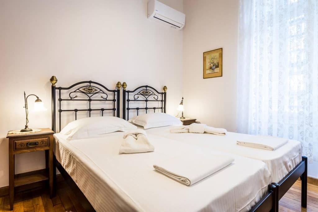 Neoclassical Apartment With 3 Bedrooms In Pireus Exteriér fotografie