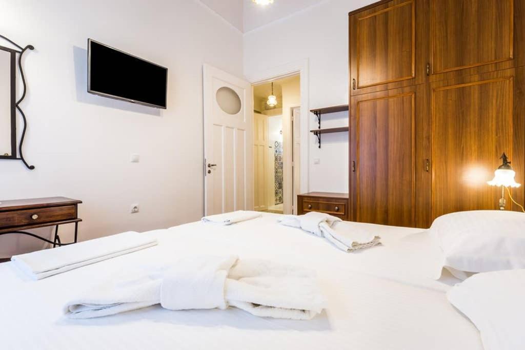 Neoclassical Apartment With 3 Bedrooms In Pireus Exteriér fotografie