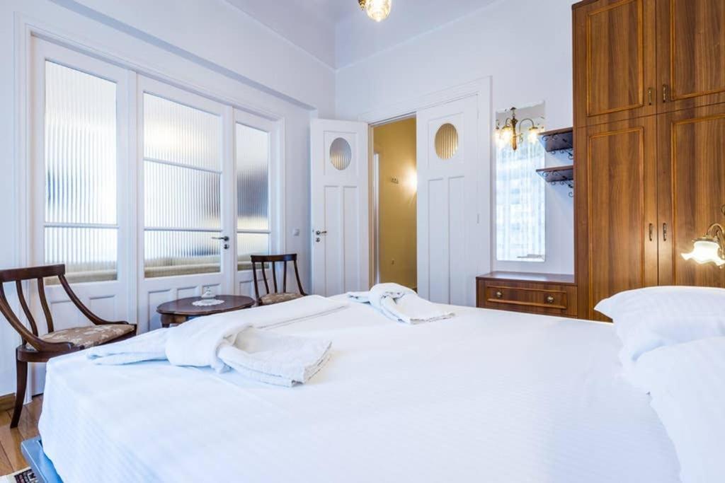 Neoclassical Apartment With 3 Bedrooms In Pireus Exteriér fotografie