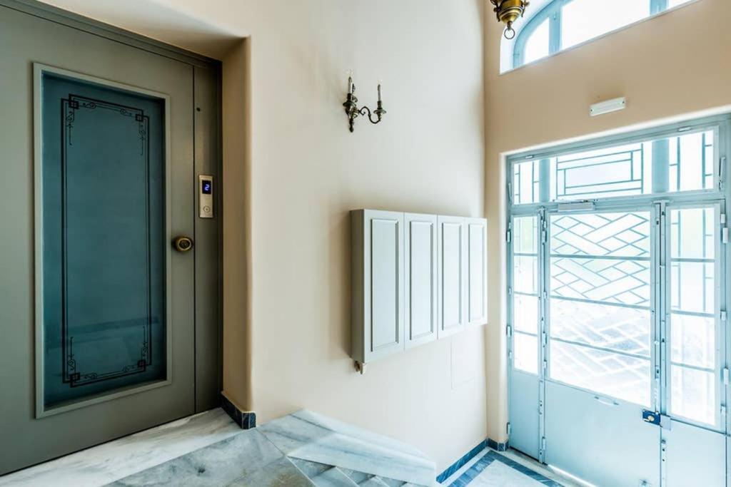 Neoclassical Apartment With 3 Bedrooms In Pireus Exteriér fotografie