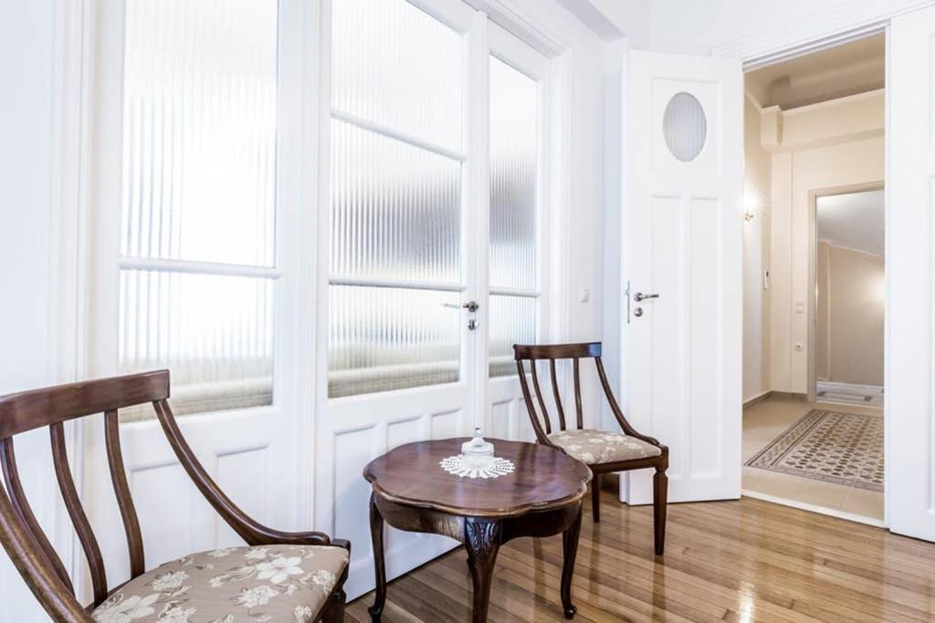 Neoclassical Apartment With 3 Bedrooms In Pireus Exteriér fotografie