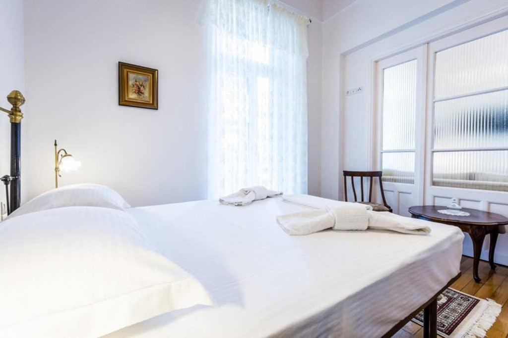 Neoclassical Apartment With 3 Bedrooms In Pireus Exteriér fotografie